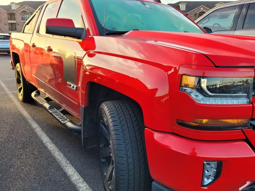 2017 Chevrolet Silverado 1500 LT photo 1