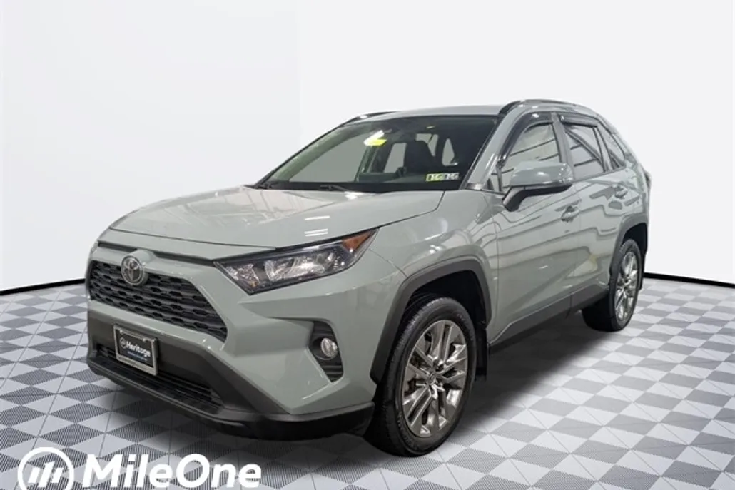 2020 Toyota RAV4 XLE Premium photo 1