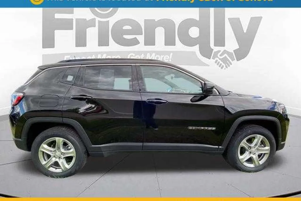 2023 Jeep Compass Latitude photo 1
