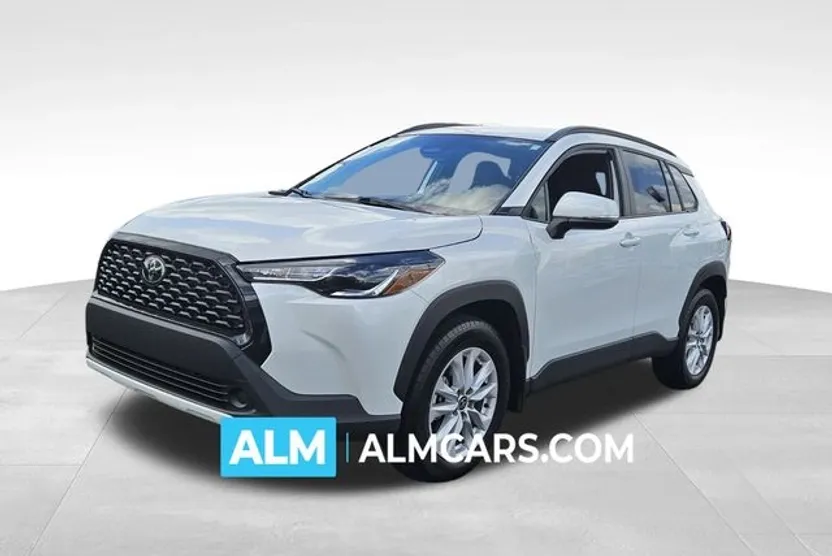 2024 Toyota Corolla Cross LE photo 1