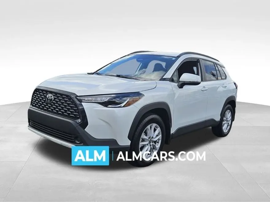 2024 Toyota Corolla Cross LE photo 1