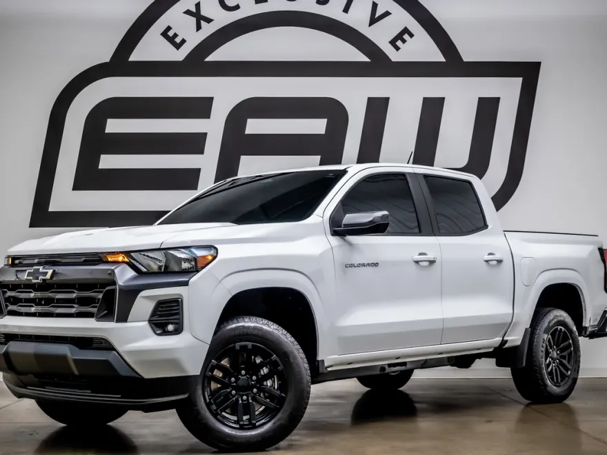 2023 Chevrolet Colorado LT photo 1