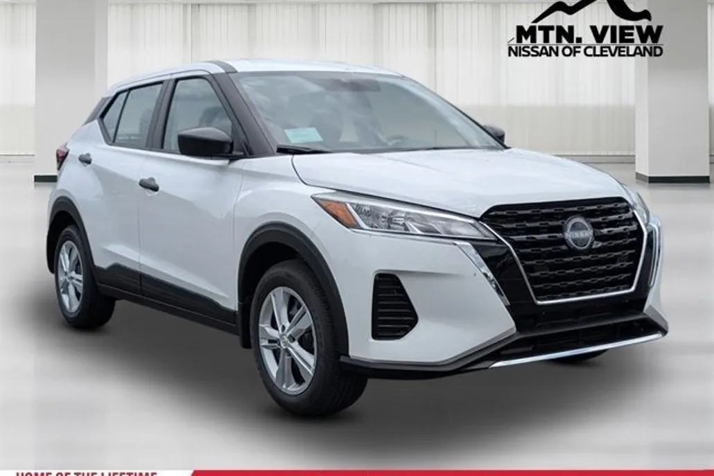 2025 Nissan Kicks Play S photo 1