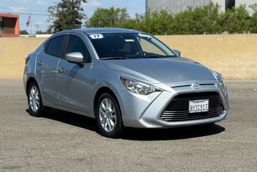 2017 Toyota Yaris iA Base photo 1