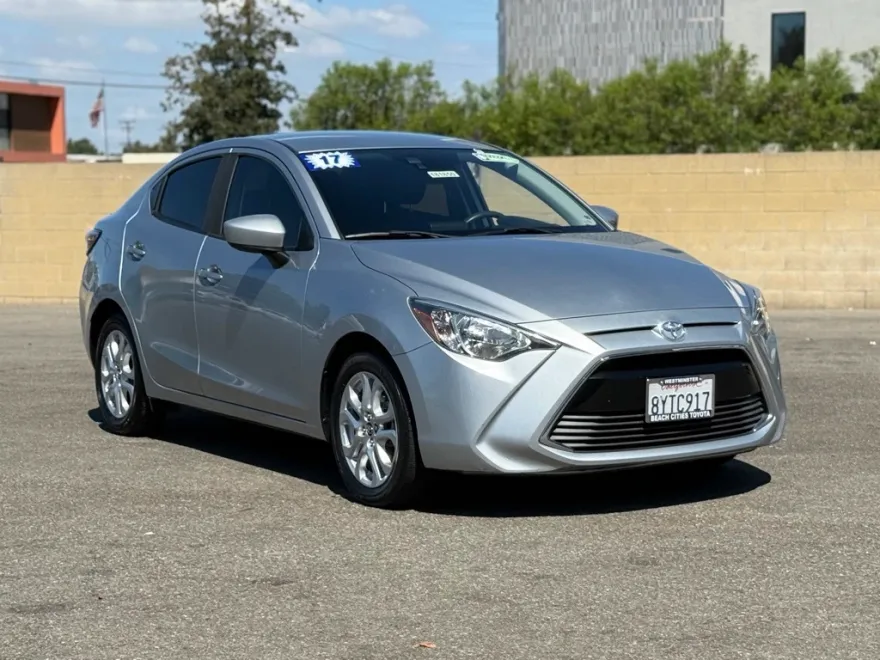 2017 Toyota Yaris iA Base photo 1