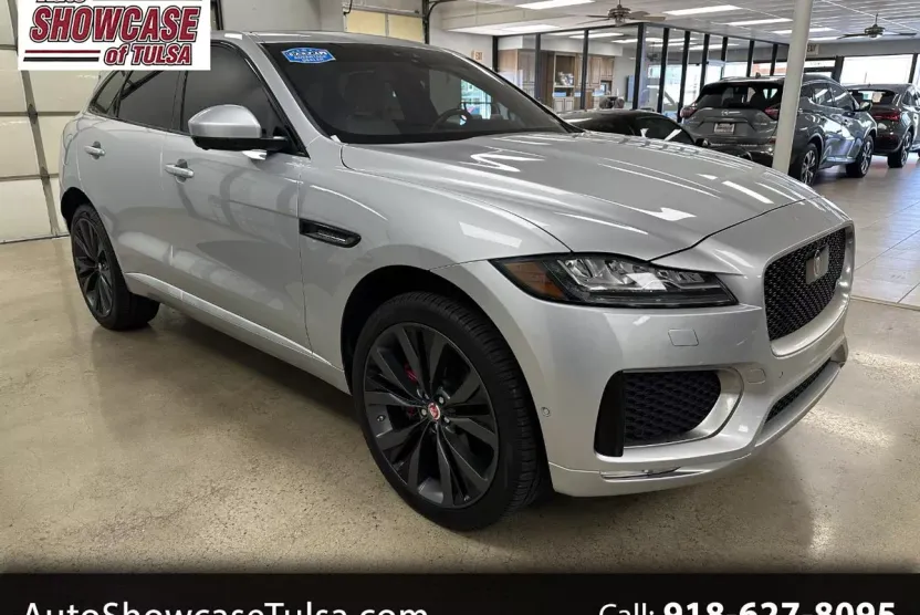 2017 Jaguar F-PACE First Edition photo 1