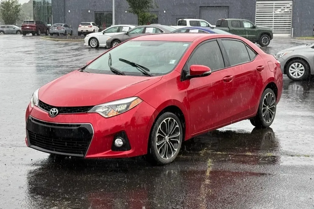 2014 Toyota Corolla Plus photo 1