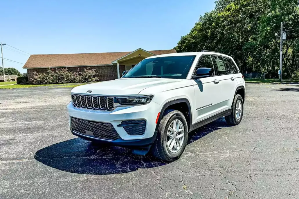 2025 Jeep Grand Cherokee Laredo photo 1