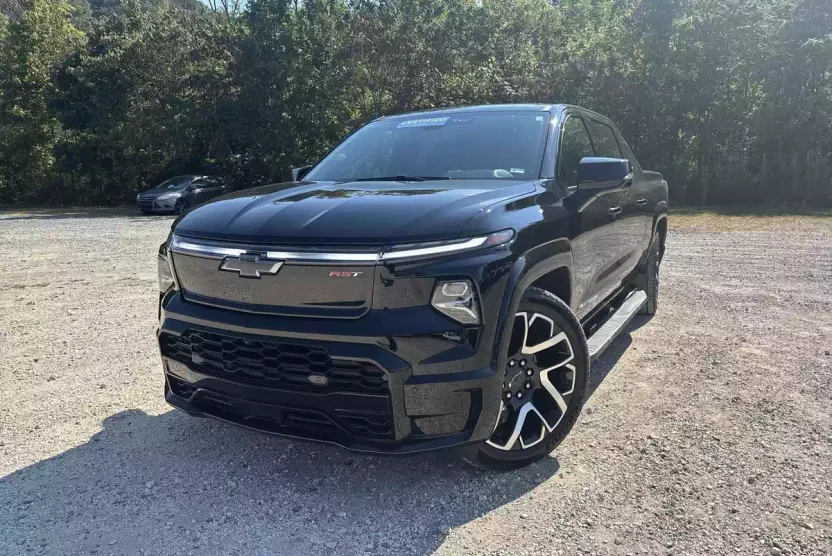 2024 Chevrolet Silverado EV RST photo 1