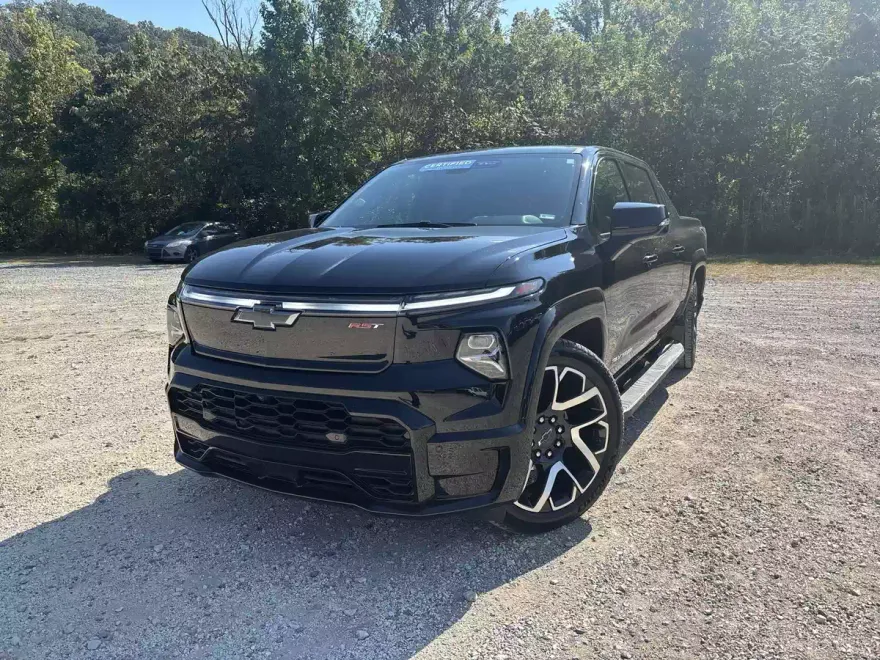 2024 Chevrolet Silverado EV RST photo 1