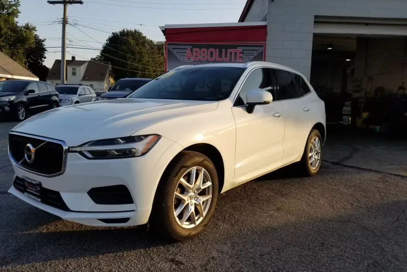 2020 Volvo XC60 T5 Momentum photo 1