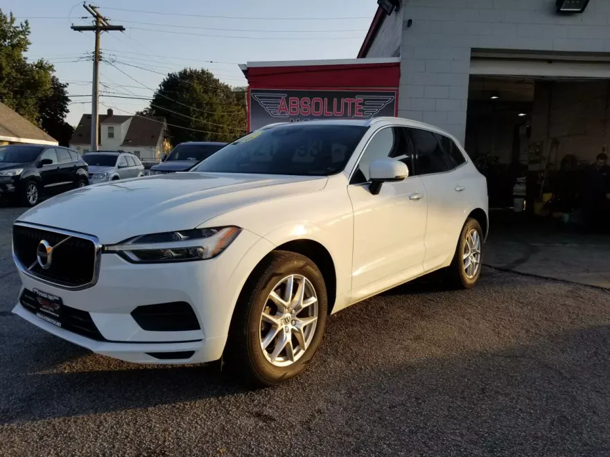 2020 Volvo XC60 T5 Momentum photo 1