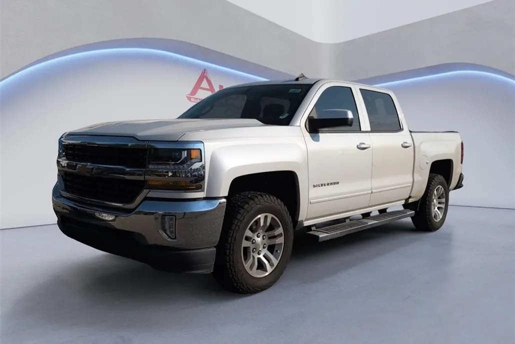 2017 Chevrolet Silverado 1500 LT photo 1