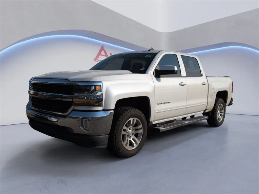 2017 Chevrolet Silverado 1500 LT photo 1