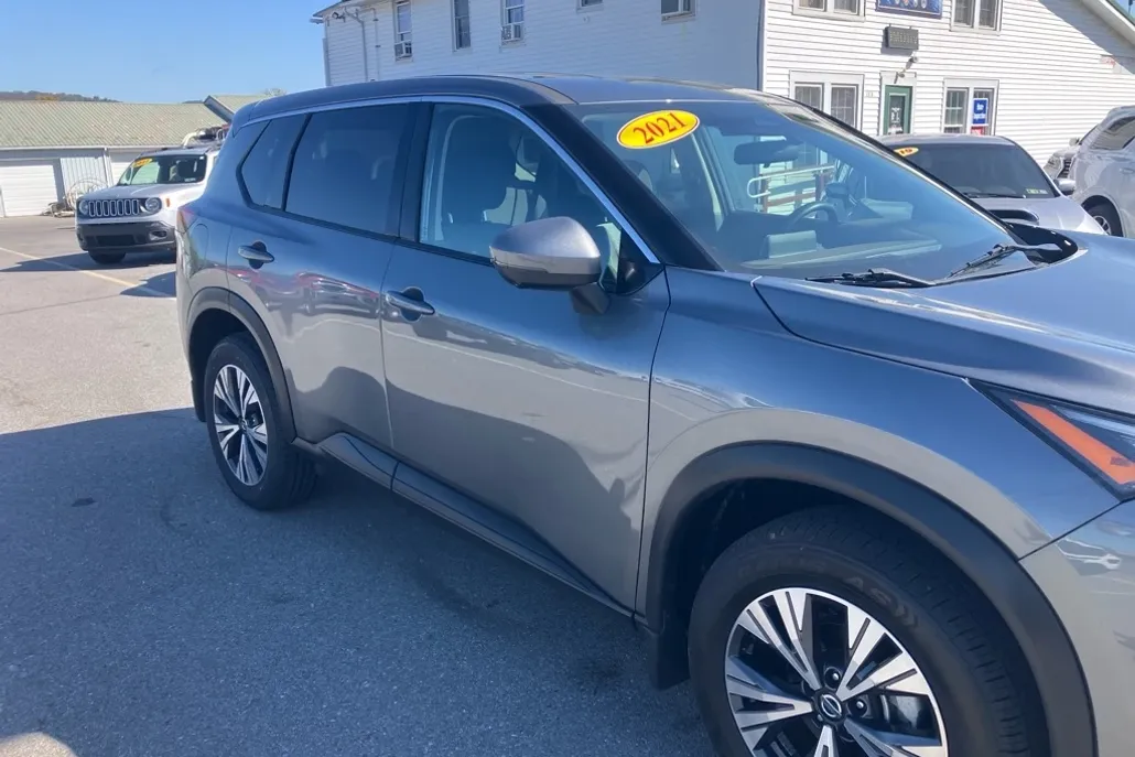 2021 Nissan Rogue SV photo 1