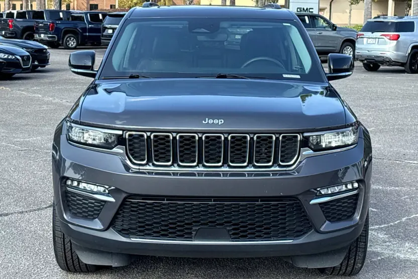 2023 Jeep Grand Cherokee Limited photo 1