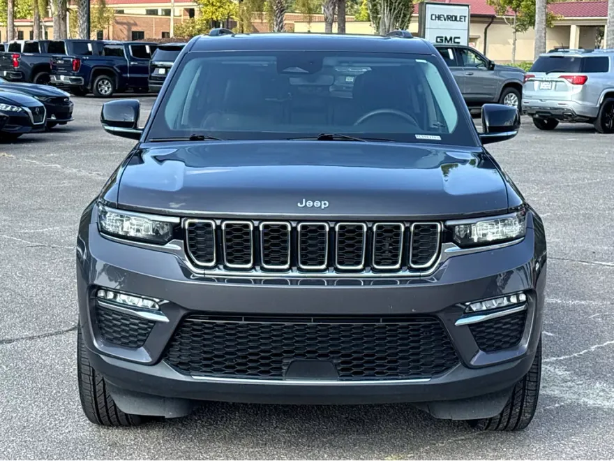 2023 Jeep Grand Cherokee Limited photo 1