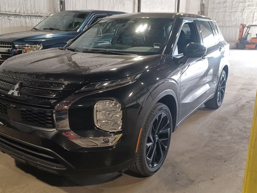 2023 Mitsubishi Outlander SE Black Edition photo 1