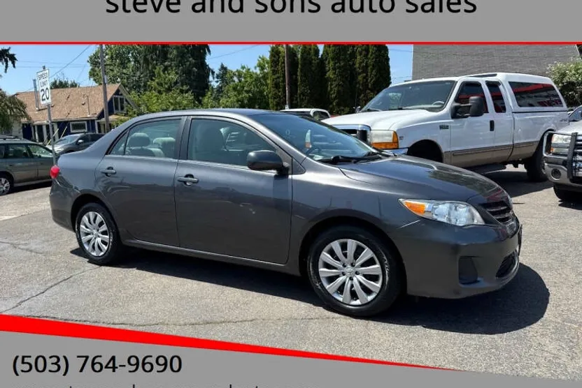 2013 Toyota Corolla LE photo 1