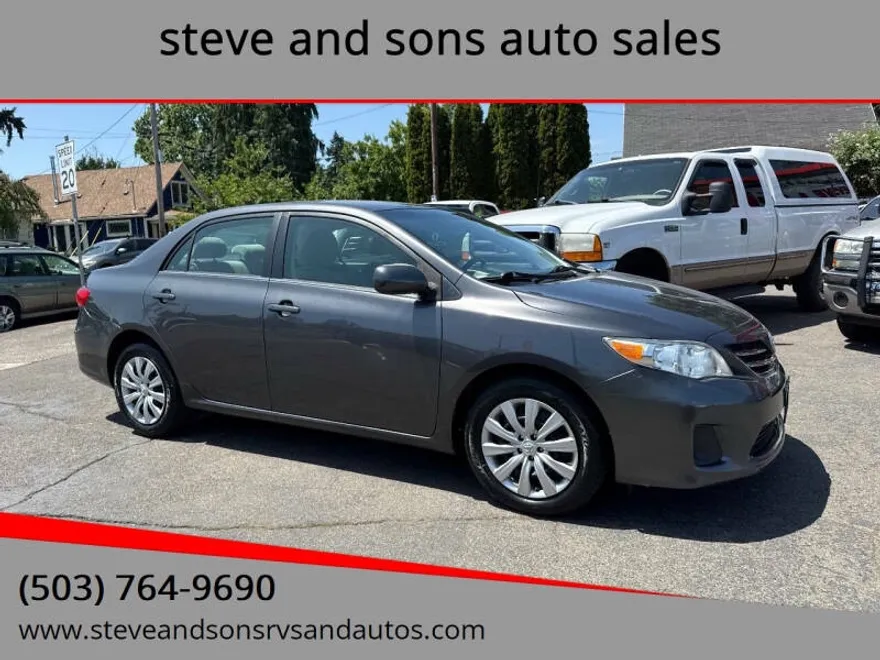 2013 Toyota Corolla LE photo 1