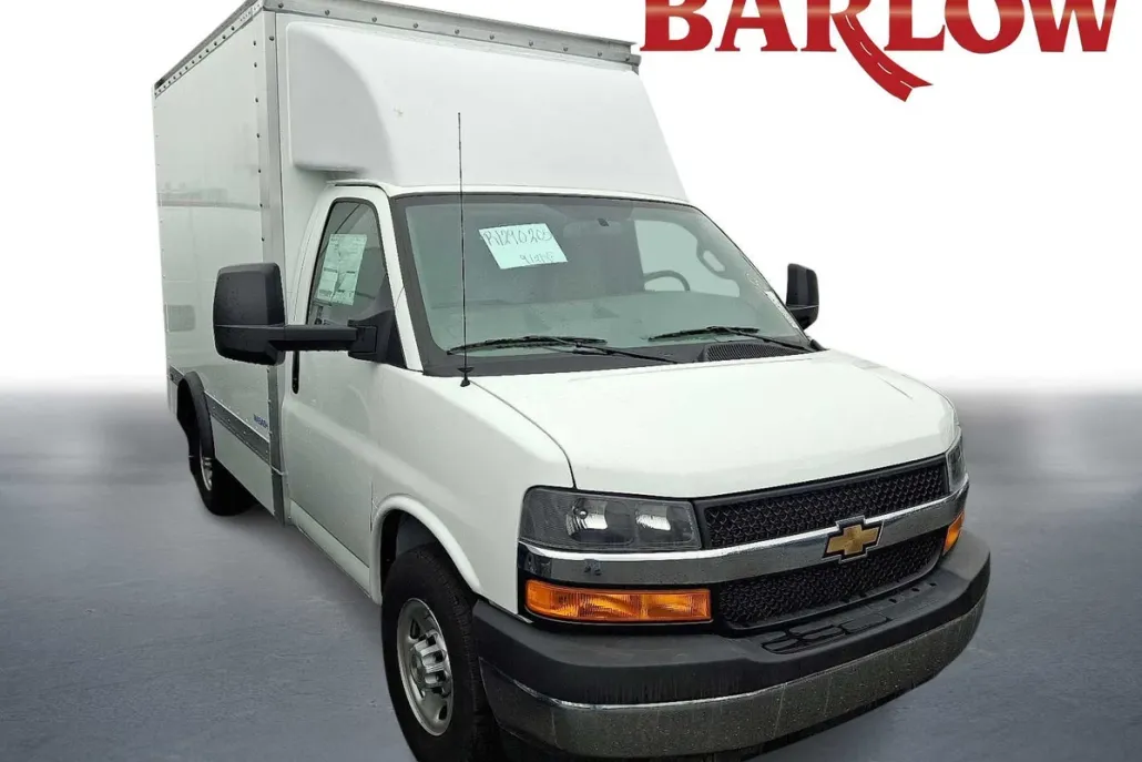 2024 Chevrolet Express Cutaway 3500 photo 1
