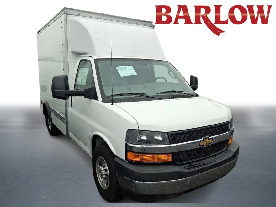 2024 Chevrolet Express Cutaway 3500 photo 1