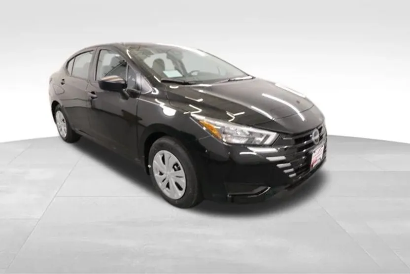2025 Nissan Versa 1.6 S photo 1
