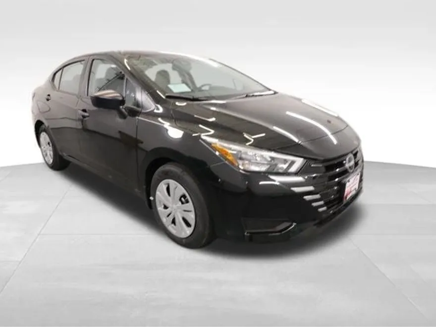 2025 Nissan Versa 1.6 S photo 1