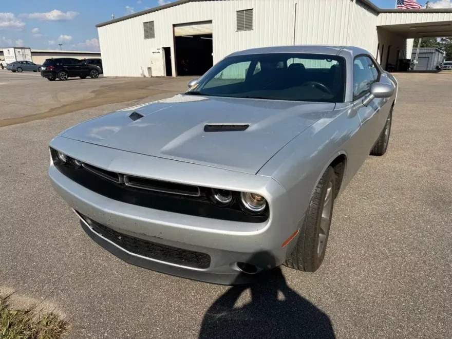 2020 Dodge Challenger SXT photo 1