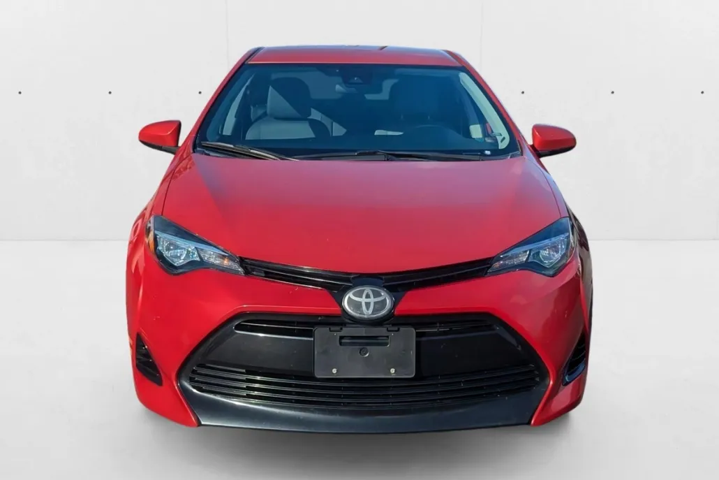 2018 Toyota Corolla LE photo 1