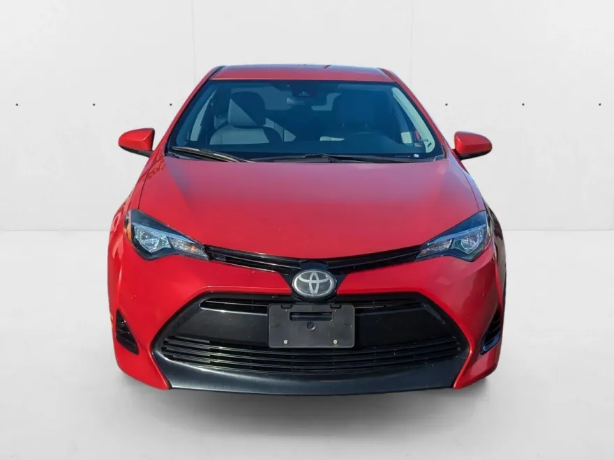 2018 Toyota Corolla LE photo 1