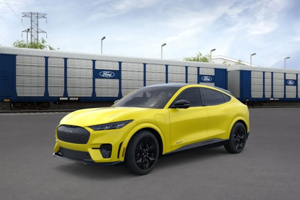 2025 Ford Mustang Mach-E GT photo 1