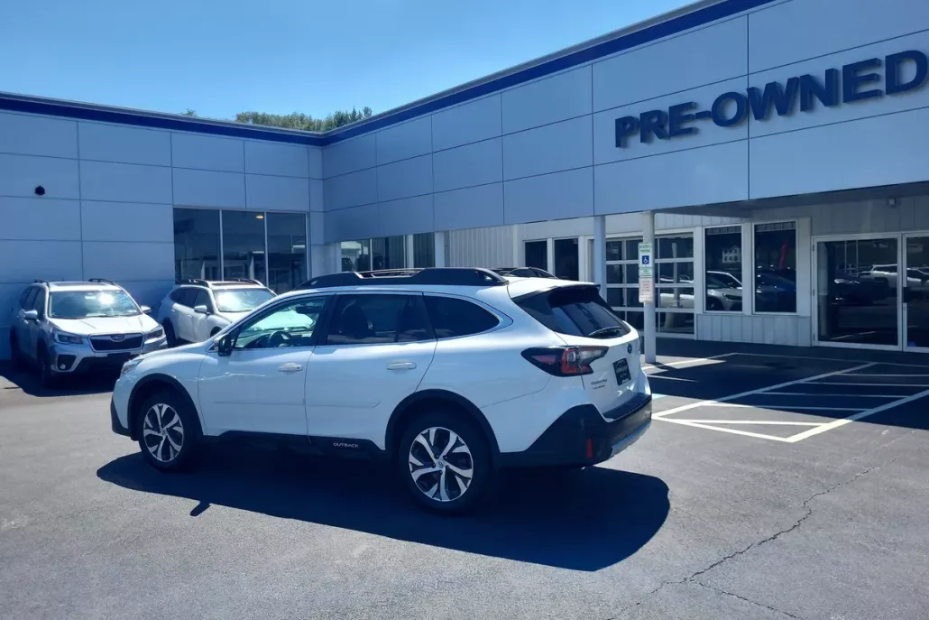 2022 Subaru Outback Limited photo 1