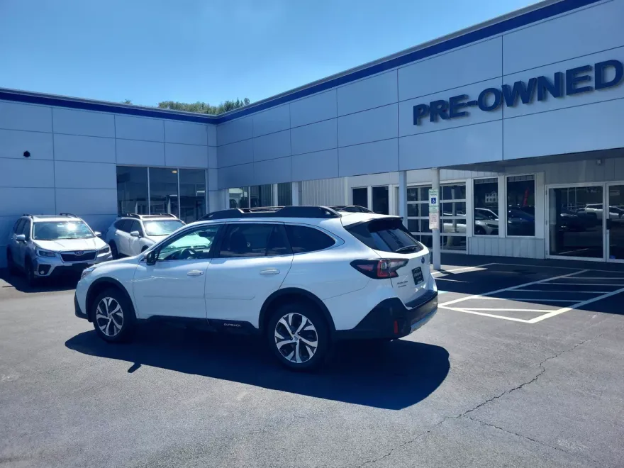 2022 Subaru Outback Limited photo 1