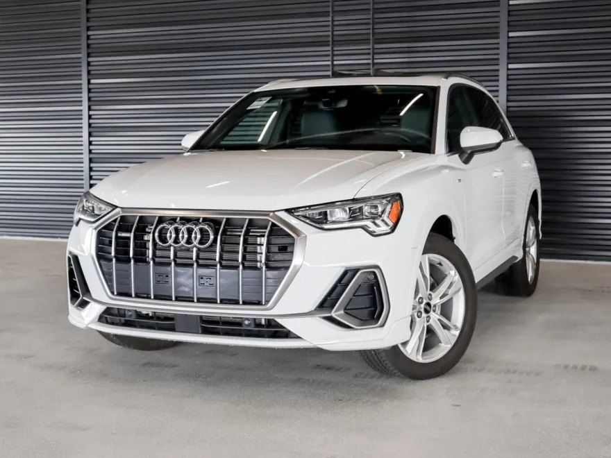 2022 Audi Q3 S line Premium Plus photo 1