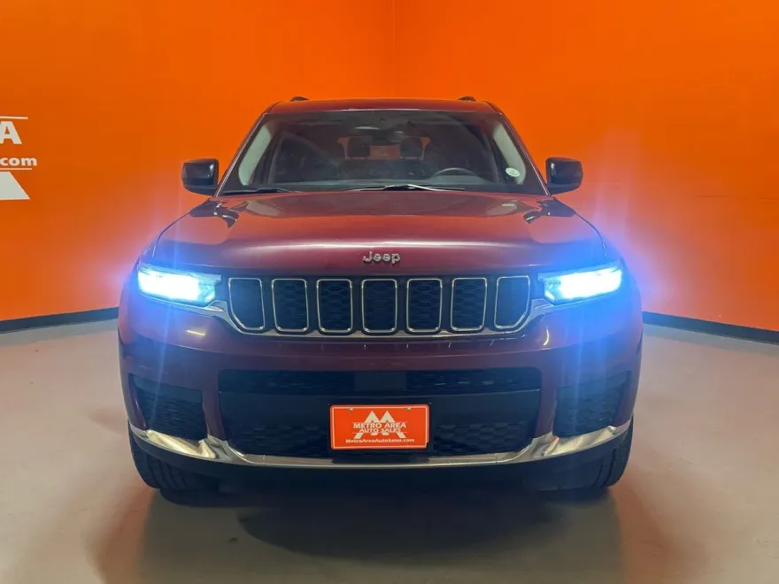 2023 Jeep Grand Cherokee Laredo photo 1