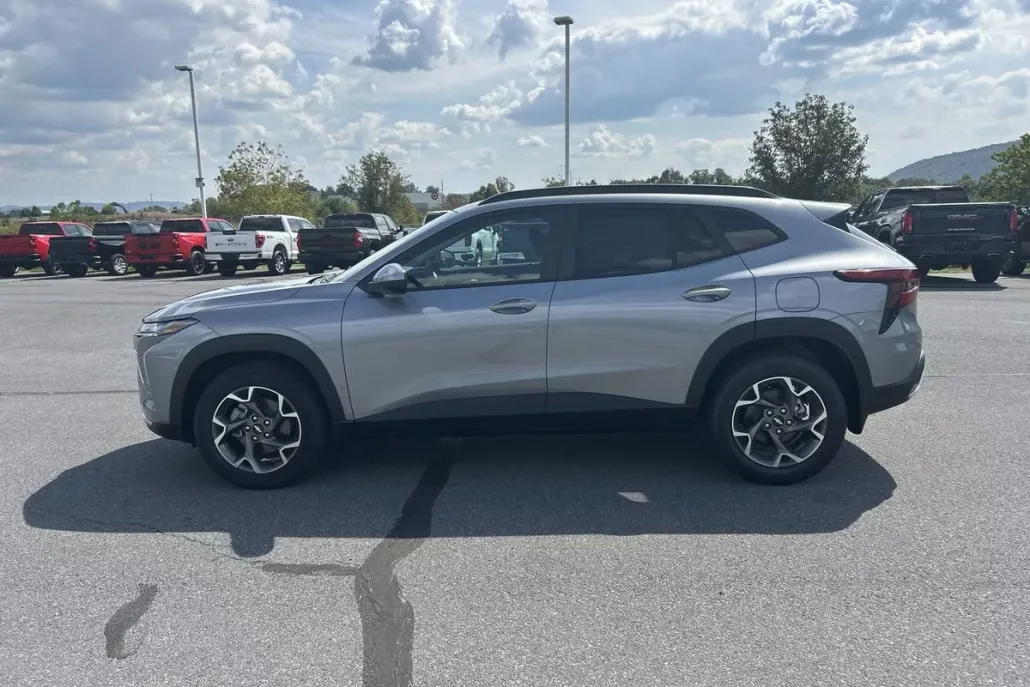 2026 Chevrolet Trax LT photo 1