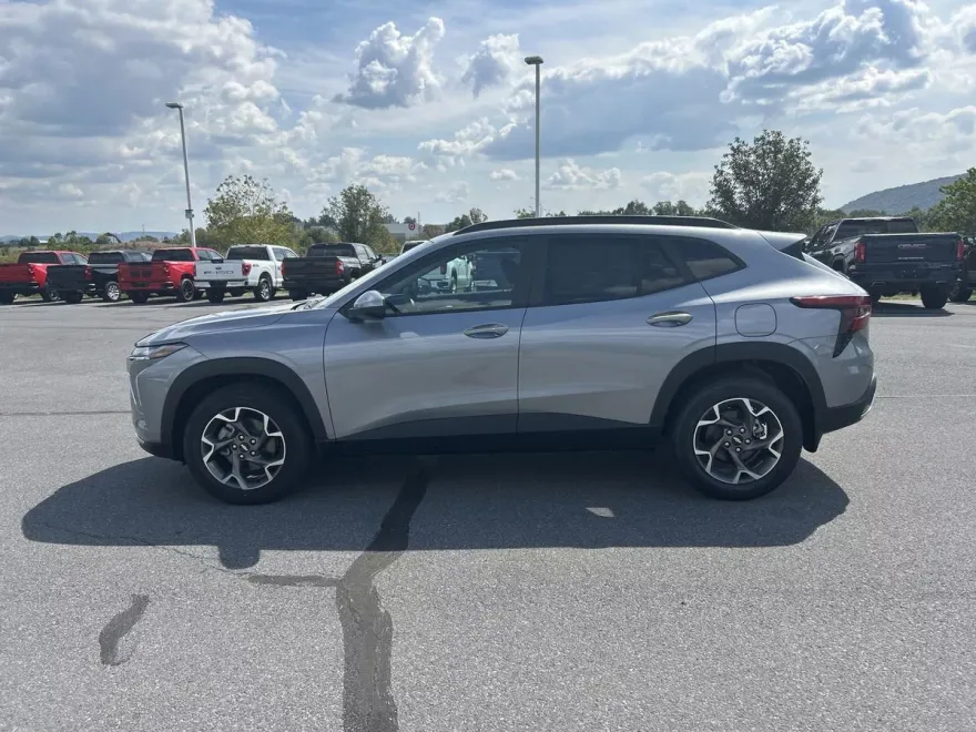 2026 Chevrolet Trax LT photo 1