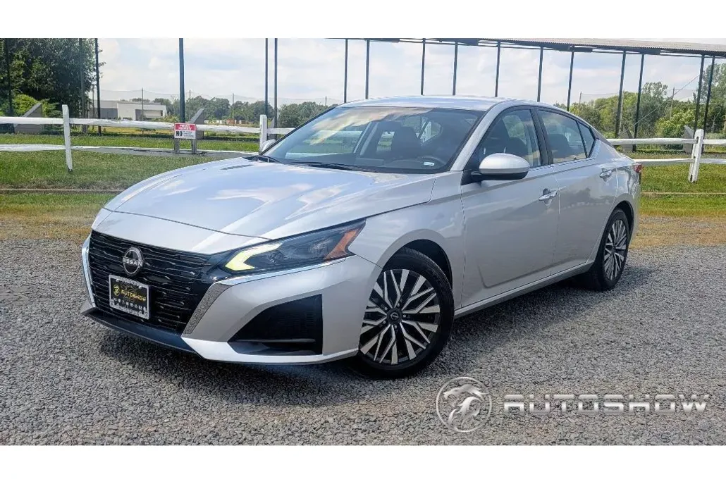 2023 Nissan Altima 2.5 SV photo 1