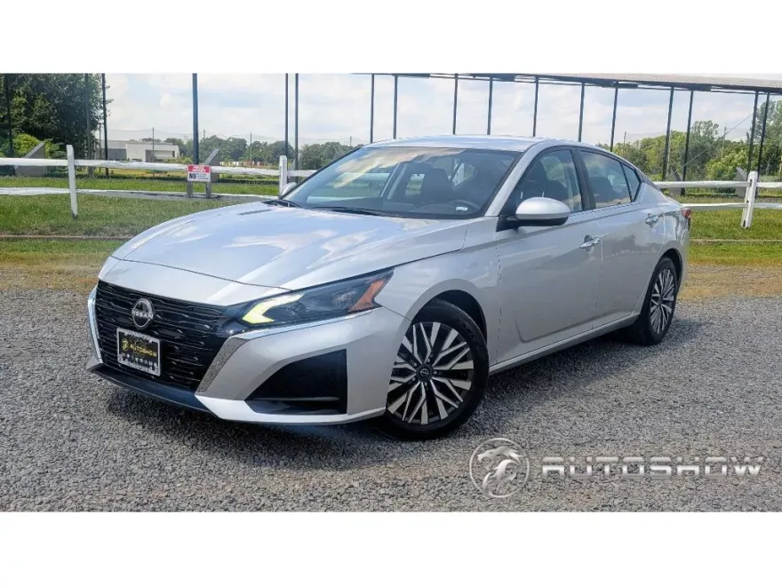 2023 Nissan Altima 2.5 SV photo 1