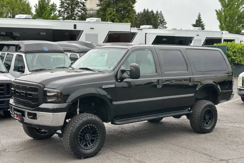 2005 Ford Excursion XLT photo 1
