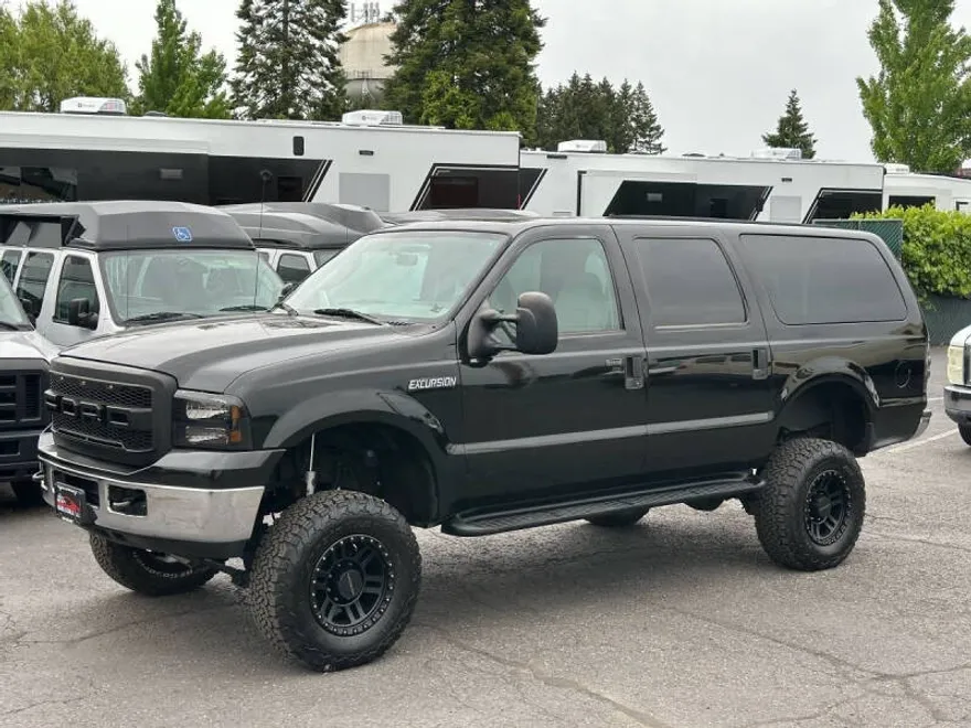 2005 Ford Excursion XLT photo 1