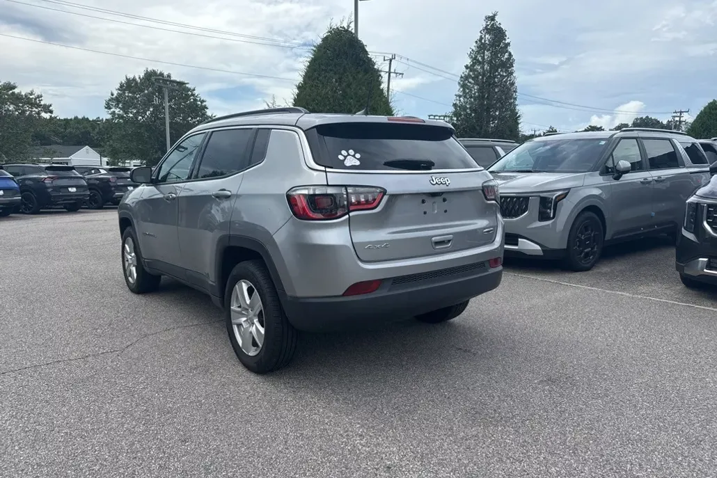 2022 Jeep Compass Latitude photo 1