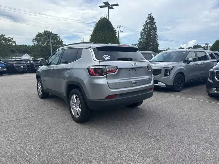2022 Jeep Compass Latitude photo 1