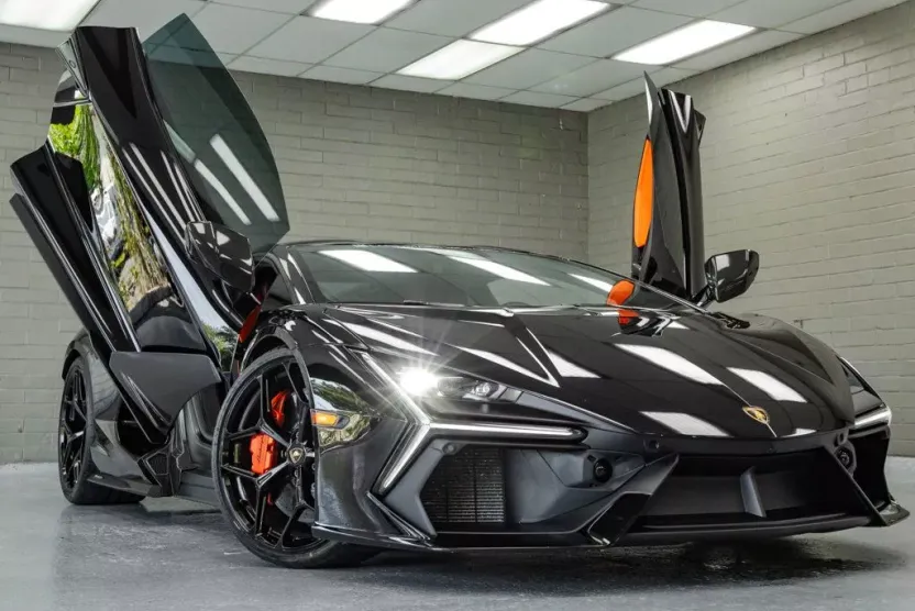 2024 Lamborghini Revuelto photo 1