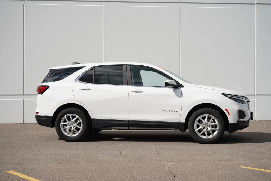 2024 Chevrolet Equinox LT photo 1
