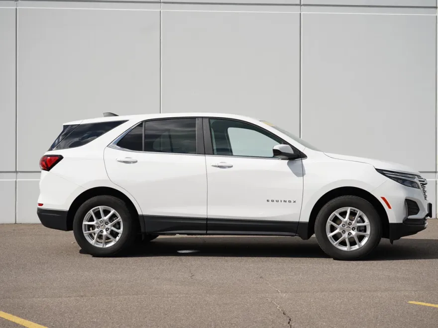 2024 Chevrolet Equinox LT photo 1