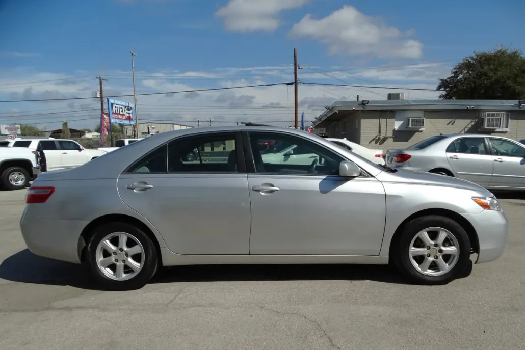 2008 Toyota Camry LE photo 1