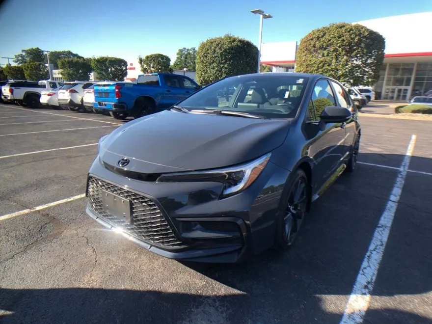 2023 Toyota Corolla SE photo 1