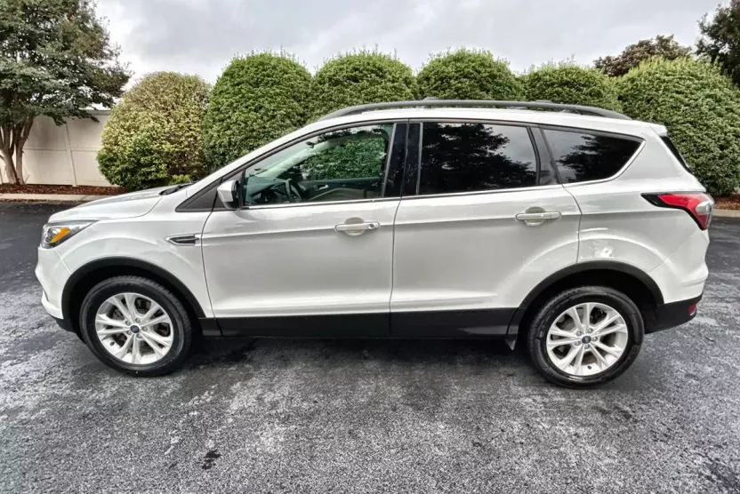 2018 Ford Escape SEL photo 1
